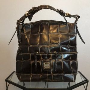Dooney and Bourke purse brown. Great condition.